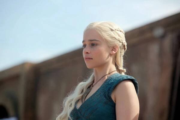 Hra o trůny - Ulička trestu - Z filmu - Emilia Clarke