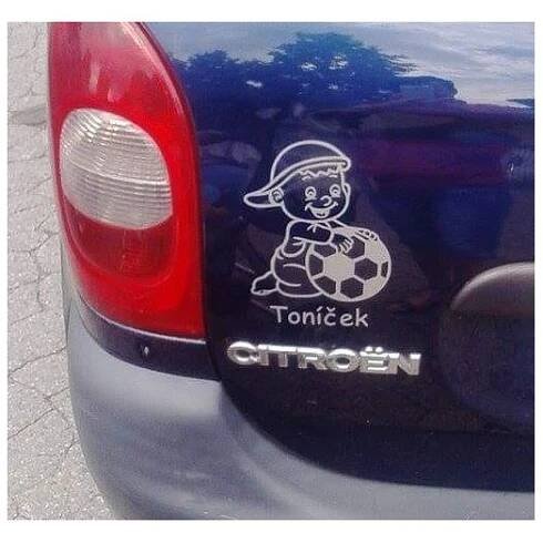 Dítě v autě- samolepka na auto se jménem-...