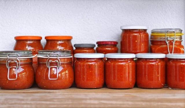 Zavařit lze i rajčata mixovaná a různě ochucovaná pro různé omáčky (Zdroj: Shutterstock)