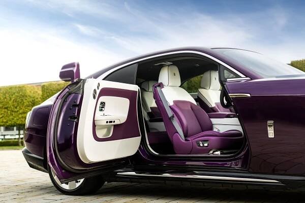 Rolls-Royce Spectre v novém kabátě: Elektromobil s úpravou od Mansory