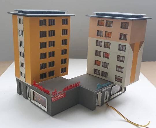 TT - panelový dům - Modelová železnice