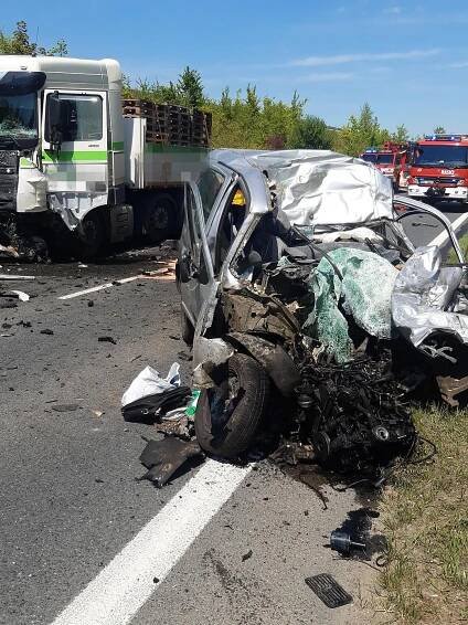 Na silnici 9 u obce Líbeznice došlo k nehodě nákladního a osobního vozidla, jeden z řidičů zemřel | POŽÁRY.cz - ohnisko