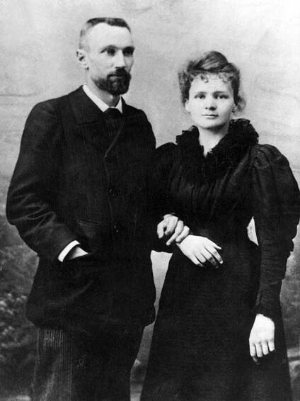 File:Pierre Curie et Marie Sklodowska Curie 1895.jpg - Wikimedia Commons