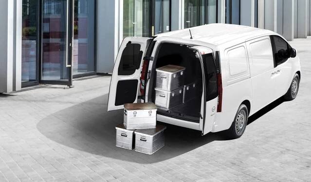 Nová užitková dodávka Hyundai Staria se bude prodávat i v Česku. V jakých konfiguracích bude k dispozici a kolik může stát?