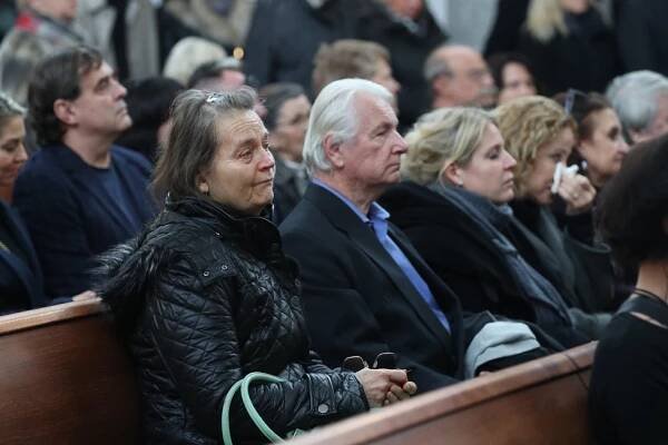 7 nej momentů z pohřbu Marie Poledňákové (†81): Zdrcená Eliška Balzerová, přiznání Harapese a tajemné květy...