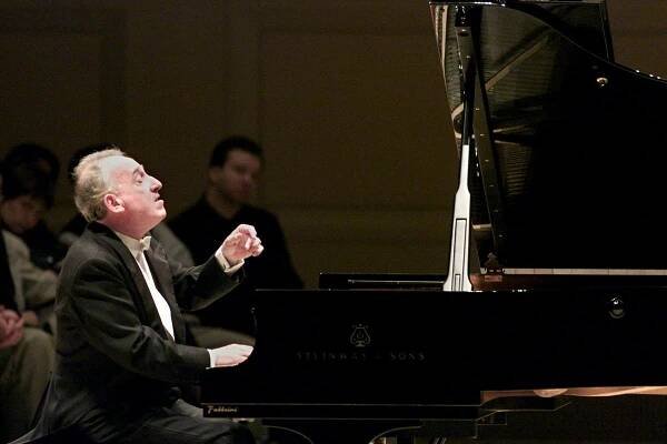 Acclaimed Italian pianist Maurizio Pollini dies at age 82