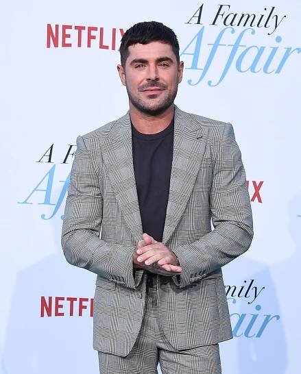 FOTO: Zac Efron se podle diváků mění v Davida Hasselhoffa – stránka 3