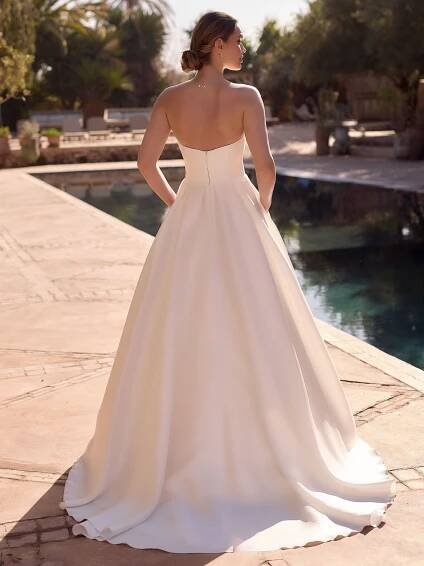 Cleane Brautkleider finden Sie hier! Esther Braut- und Abendmode