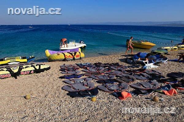 Pláž Zlatni rat, Bol, ostrov Brač, Chorvatsko | NOVALJA