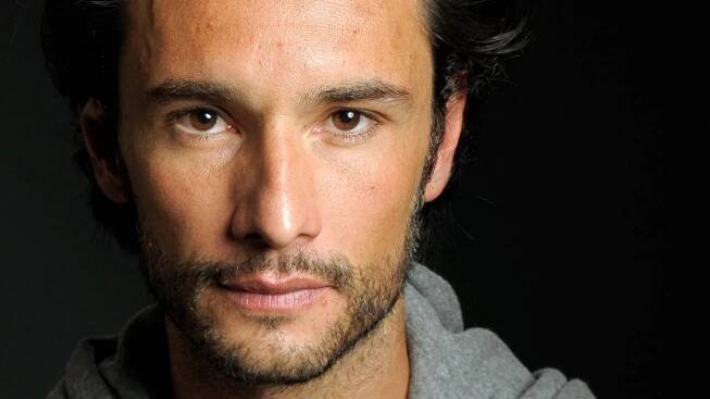Rodrigo Santoro - Handsome Charm with Sparkling Brown Eyes Wallpaper