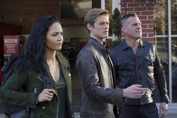 MacGyver - Riley + Airplane - Z filmu - Tristin Mays, Lucas Till, George Eads