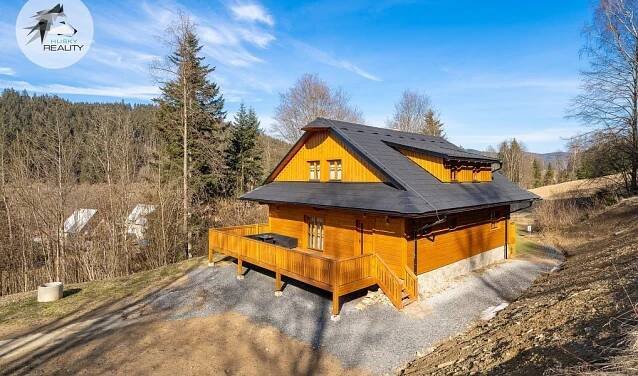 Prodej, rodinný dům, 240 m2, pozemek 15 836 m2 - Velké Karlovice | Reality.iDNES.cz 