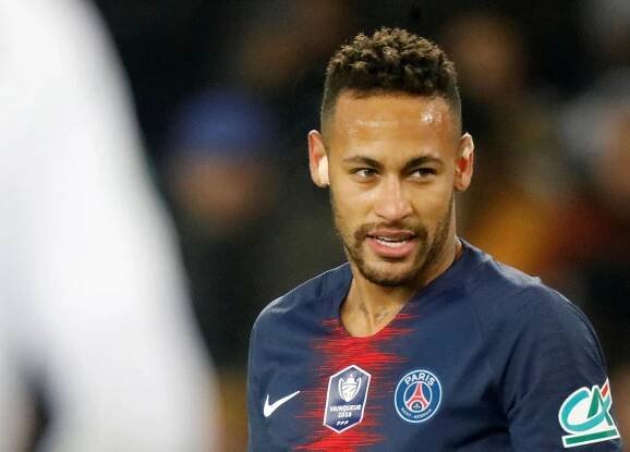 Neymar se potíží se zákonem nezbavil. Po modelce jej žaluje i fanoušek