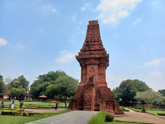 From Surabaya Port : Trowulan Temples & Surabaya City Tours - Online Tour Booking
