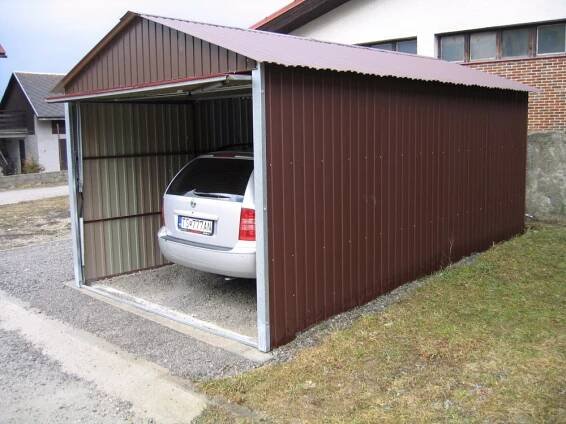 Plechové garáže | plecháče | Bomstal - Garáž AKRYLOVÝ 2,95m x 5m, sedlovou střechou, výklopná vrata