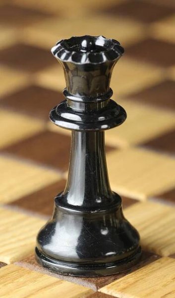 Soubor:Chess piece - Black queen.JPG – Wikipedie