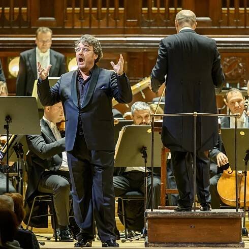 Operní panorama Heleny Havlíkové (492) – Pražský debut Ludovica Téziera