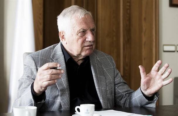 Havel byl z jiného těsta, vzpomíná exprezident Klaus v rozhovoru pro LN