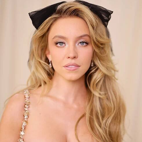 Sydney Sweeney’s New Midi-Lob Is Giving Kurt Cobain