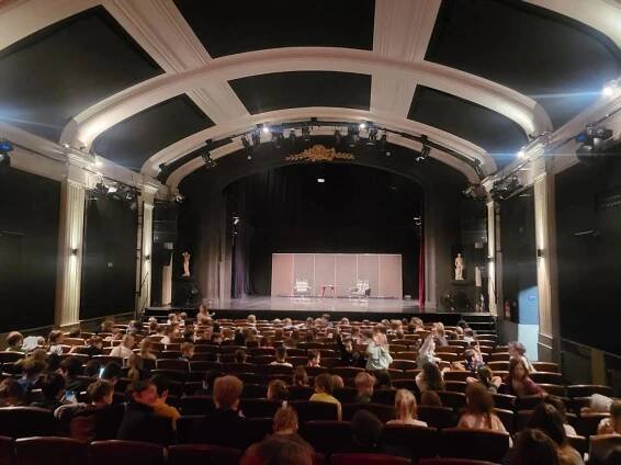 Divadlo Bravo - Oficiální stránky ZŠ a MŠ Louňovice pod Blaníkem