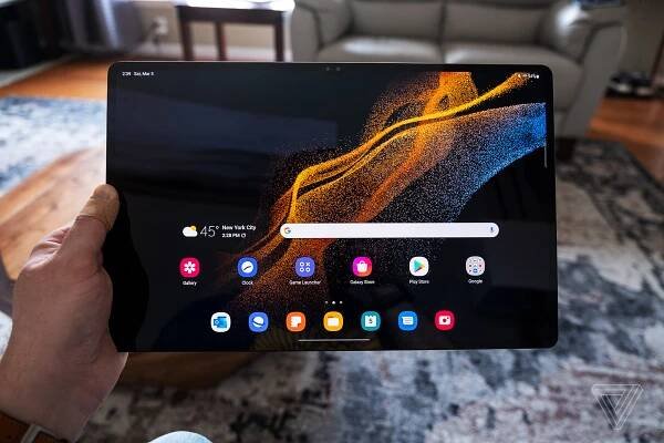 The Ultra is so large that using it as an actual tablet is difficult.