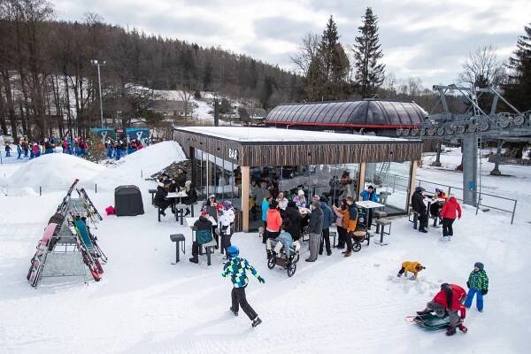 VIDEO: Ski areály na Bruntálsku přilákaly lyžaře z jižní Moravy i Vysočiny