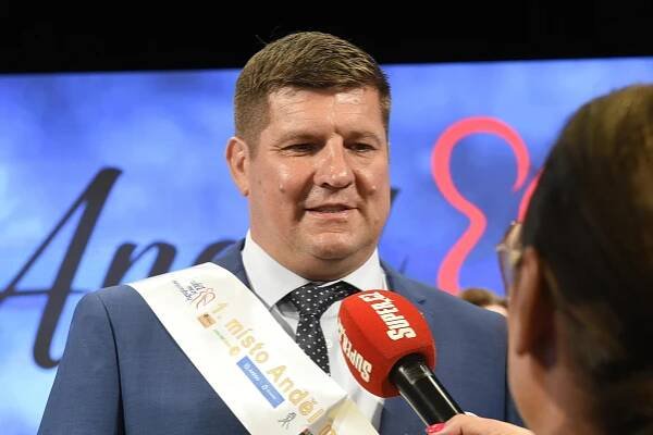 Vítězem Anděla mezi zdravotníky se stal břišní chirurg: Petr Zeithaml odstraňuje žlučníky a kýly