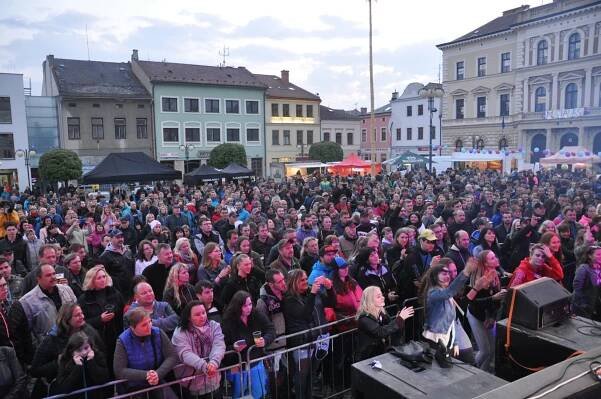 Majáles – Televizní svět – Kulturní centrum Lanškroun