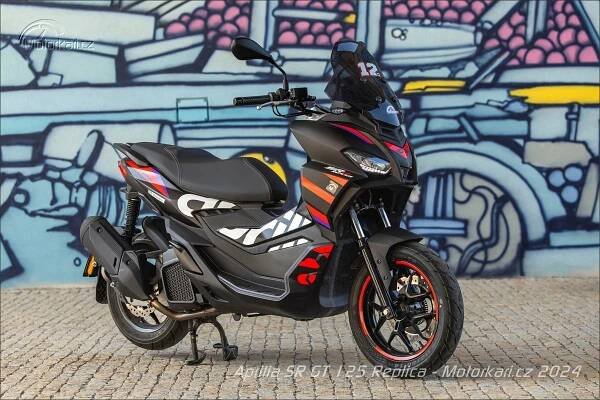 Fotogalerie Aprilia SR GT 125 Replica vs. Honda Forza 125: Když to vypadá, že dva děl