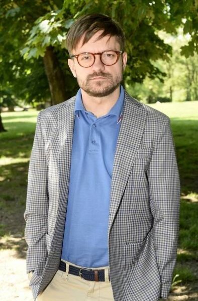 Osm let seděl v jedné lavici s nynějším ministrem zdravotnictví Vojtěchem. Jak na něj Jiří Mádl vzpomíná?