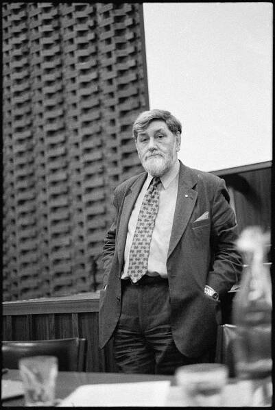Barry Jones (Australian politician) - Wikipedia