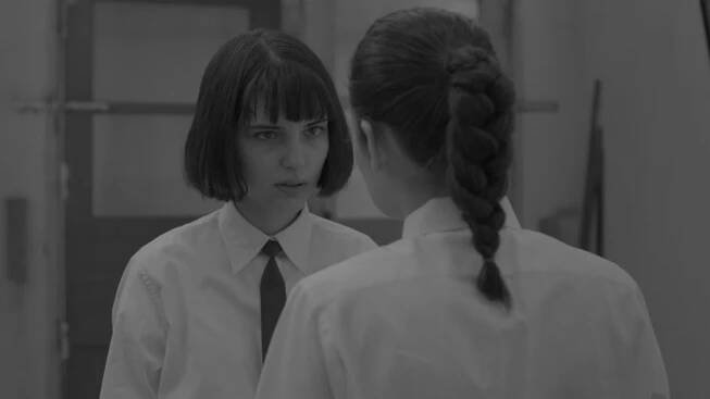 Na snímku z filmu Já, Olga Hepnarová herečky Michalina Olszańska a Marika Šoposká.