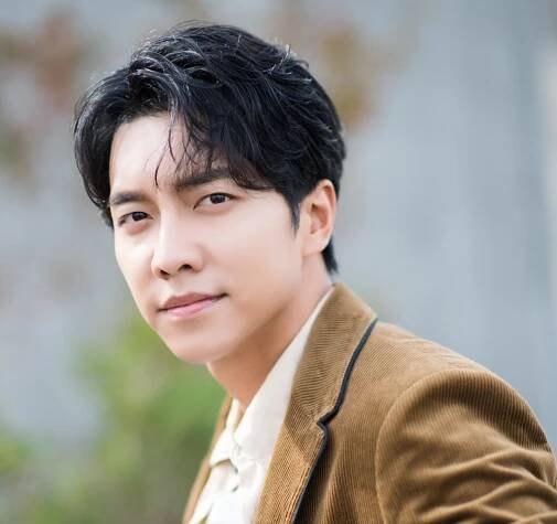 Lee Seung Gi občas přemýšlí, zda neztratil schopnost cítit smutek. Jak bojuje se stresem?