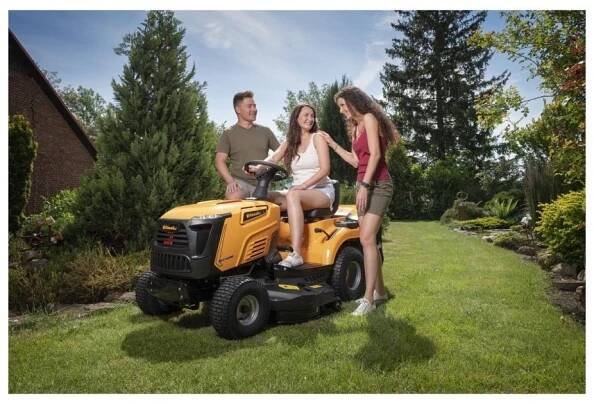 Travní traktor 92 cm se zadním výhozem a mechanickou převodovkou Riwall PRO RLT 92 TRD