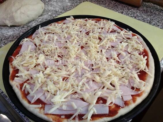 Domácí italská pizza | recept na nejlepší pizzu | jitulciny-recepty.cz