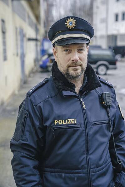 Volejte policii 110 - Série 50 - Frau Schrödingers Katze - Promo - Stephan Zinner