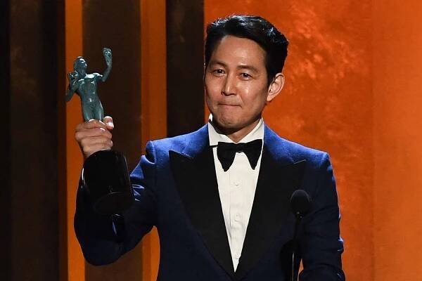 Lee Jung-jae Says 'This Is Truly Huge' as He Wins Best Male Actor in Drama Series at SAG Awards
