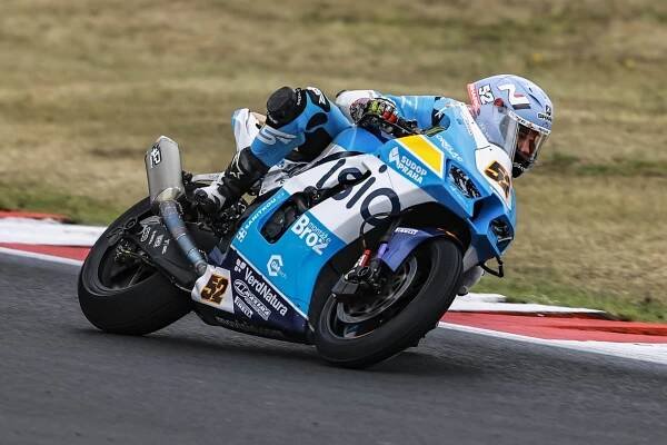 Do své druhé sezony v MS superbiků vstoupí letos Oliver König. – Motor-Max.cz