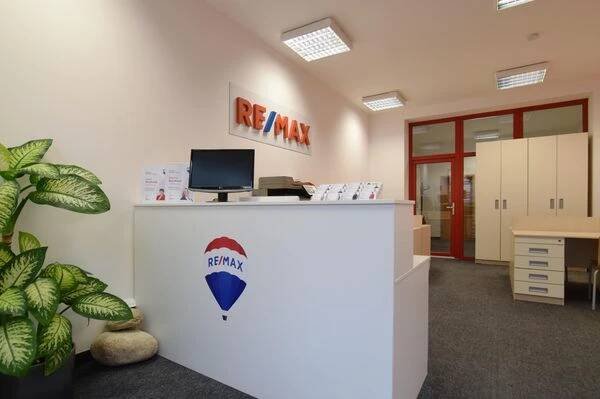 RE/MAX G8 Reality foto 4