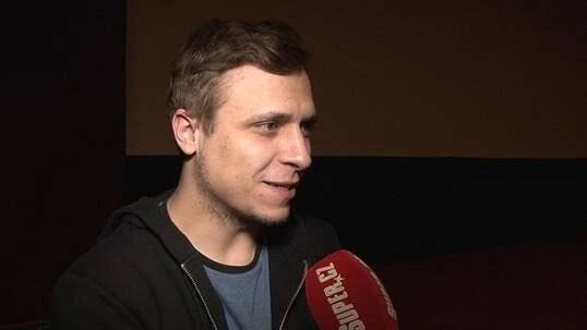 Nemá stálou práci a hraje jen ve filmech svého otce. Z čeho teda Vorel junior platí složenky?
