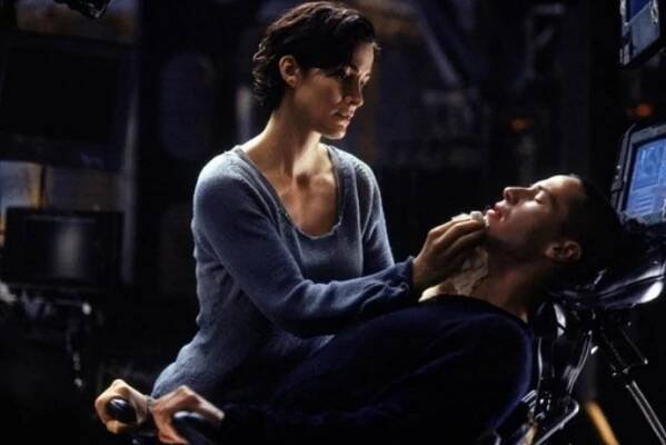 FOTO: Ve snímku zazářila Carrie-Anne Moss. – stránka 2