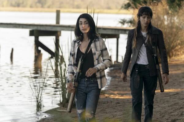 The Walking Dead: World Beyond - Madman Across the Water - Z filmu - Alexa Mansour, Annet Mahendru