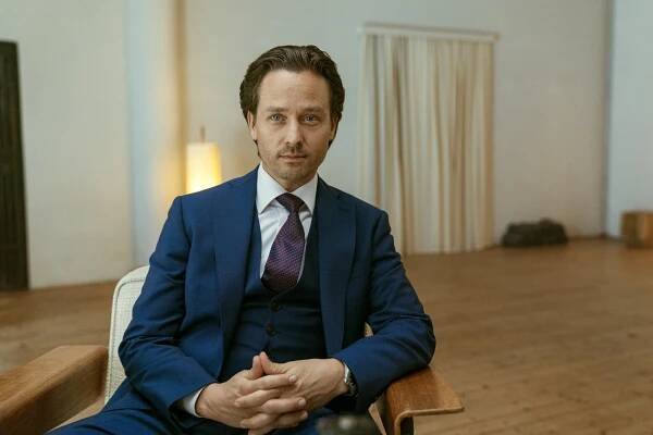 Vraždi všímavě - Promo - Tom Schilling