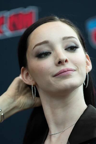 Strange Cool World - Emma Dumont