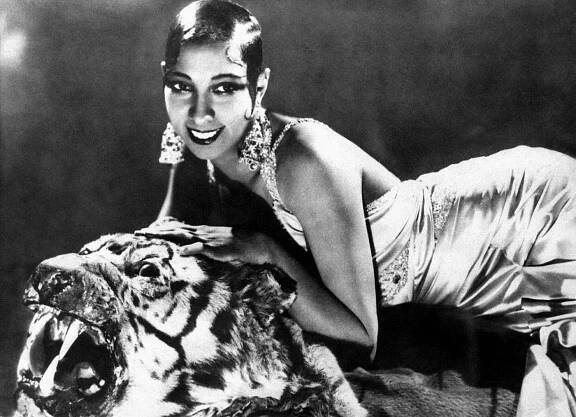 Mata Hari v banánové sukýnce. Josephine Bakerová byla špionka a adoptovala 12 dětí
