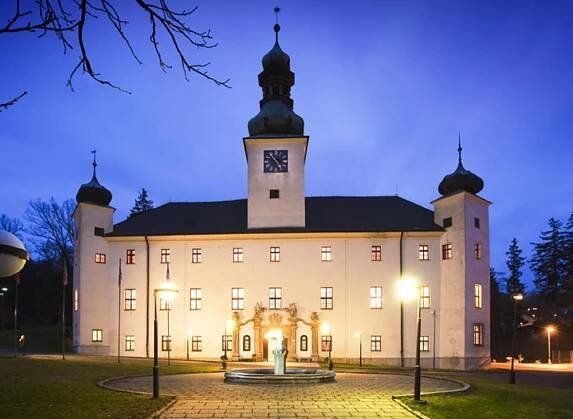 Zámecký Hotel Třešť, hotel v destinaci Třešť