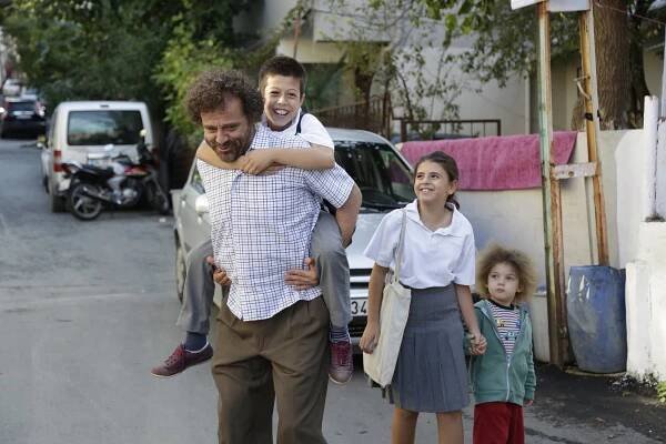 Bizim Hikaye - Episode 5 - Z filmu - Reha Özcan, Alp Akar, Zeynep Selimoğlu, Ömer Sevgi