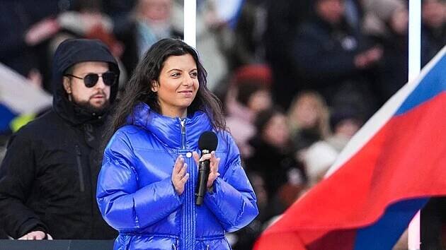 Moskva, Lužniki. Margarita Simonjanová, šéfredaktorka ruské televizní stanice RT na oslavách osmého výročí anexe Krymu (18. března 2022)