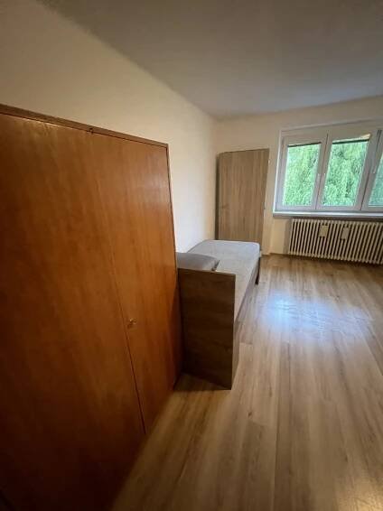 Prodej bytu 3+1 s halou, balkonem a dvěma sklepy Bechyně.