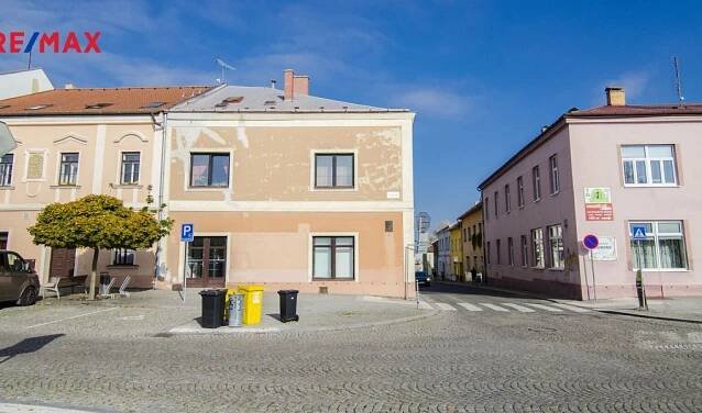 RD se 3 byty a komerčním prostorem